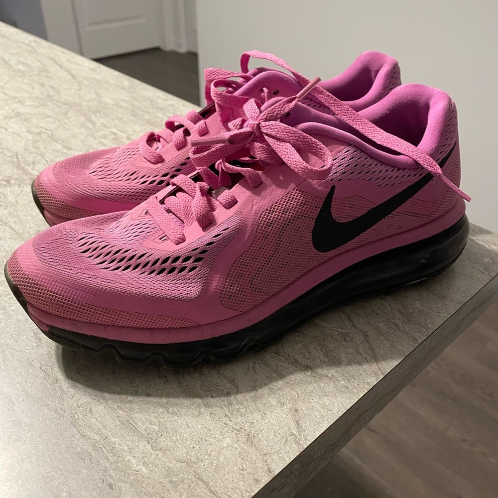 Nike Pink purplish and Black Athletic Shoes with Breathable Mesh